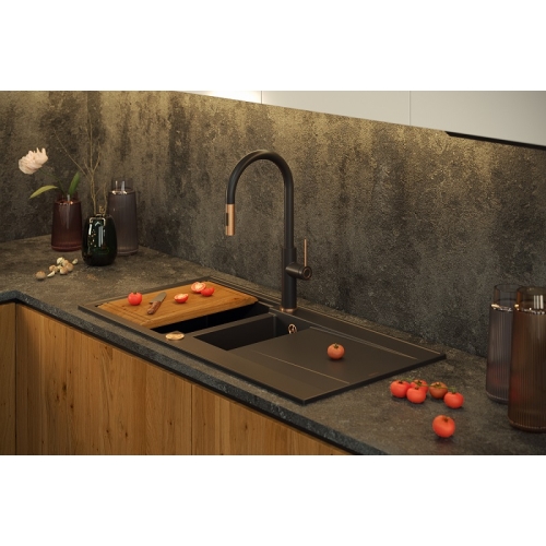 Bateria kuchenna z wyciąganą wylewką i ze zmianą strumienia wody Jennifer czarna z elementami miedzi